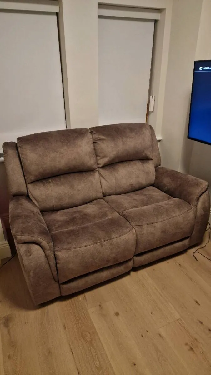 2 Seat Electric Recliner Sofa. - Image 1