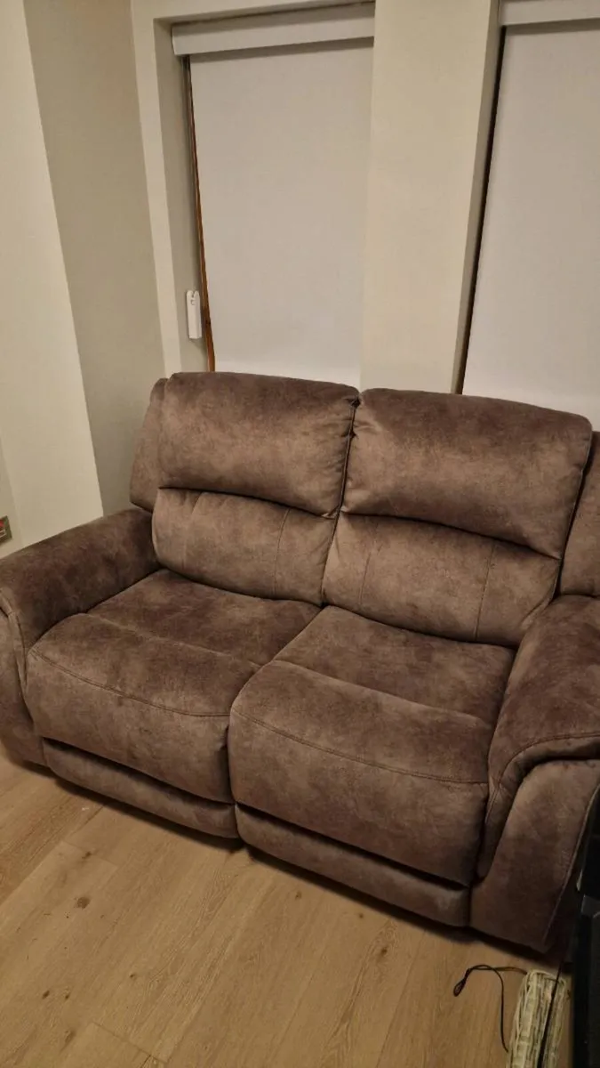 2 Seat Electric Recliner Sofa. - Image 2