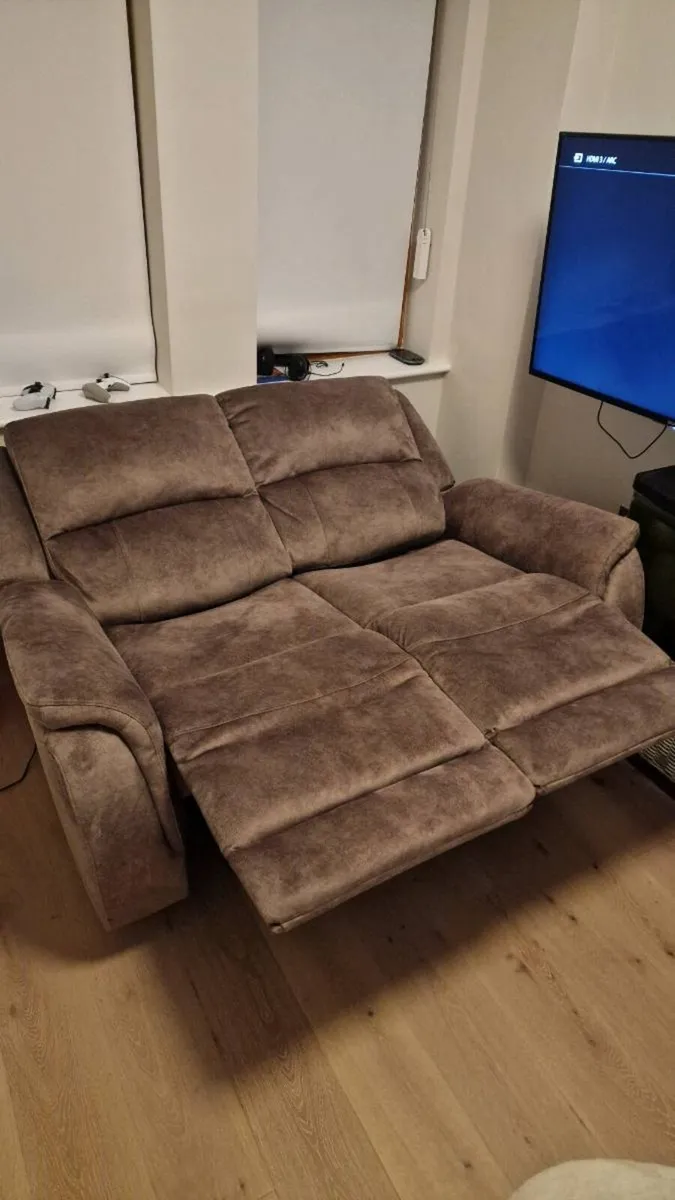 2 Seat Electric Recliner Sofa. - Image 3