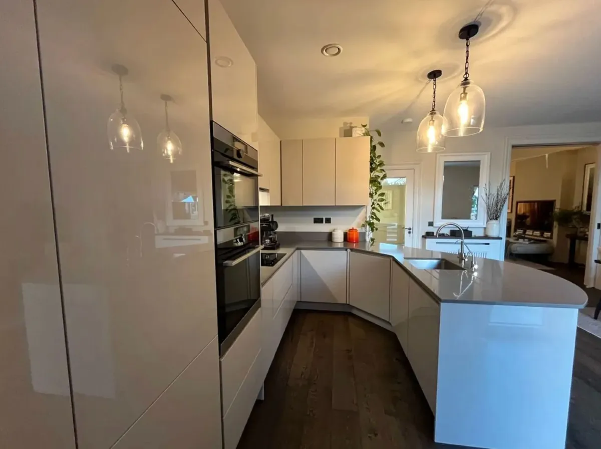 KUBE Modern High-Gloss Kitchen & AEG Appliances - Image 3