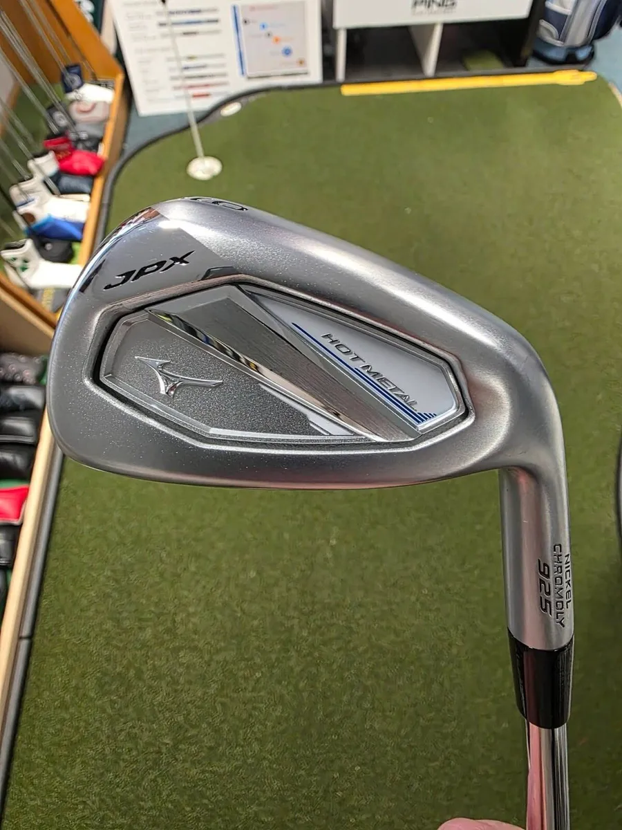 New Mizuno Jpx Hot Metal 925 Irons - Image 1