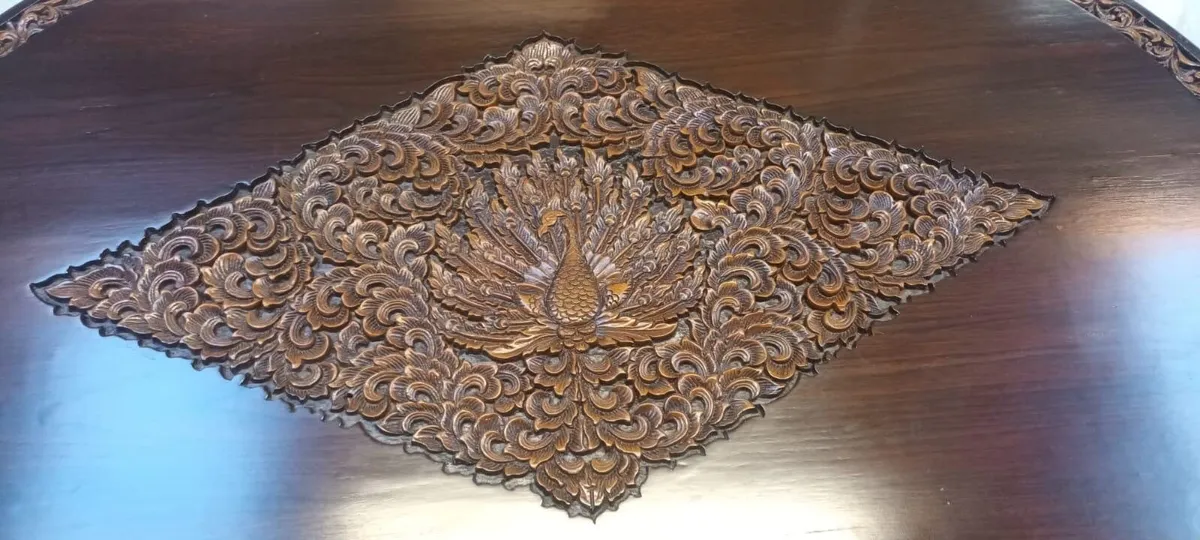 Dining table and chairs - Image 1