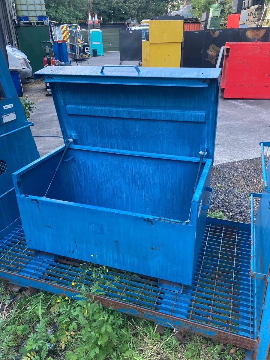 Chain Stillage and lock box - Image 2