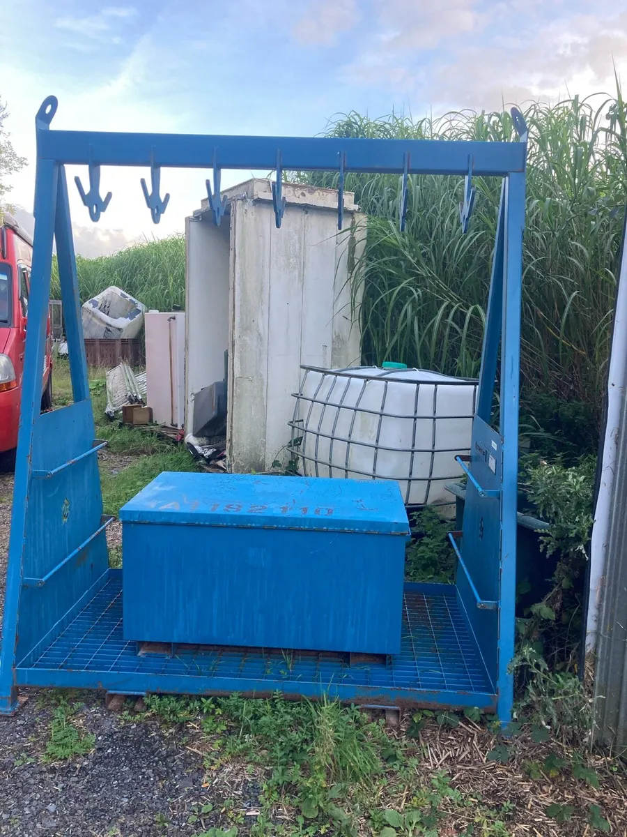 Chain Stillage and lock box - Image 3