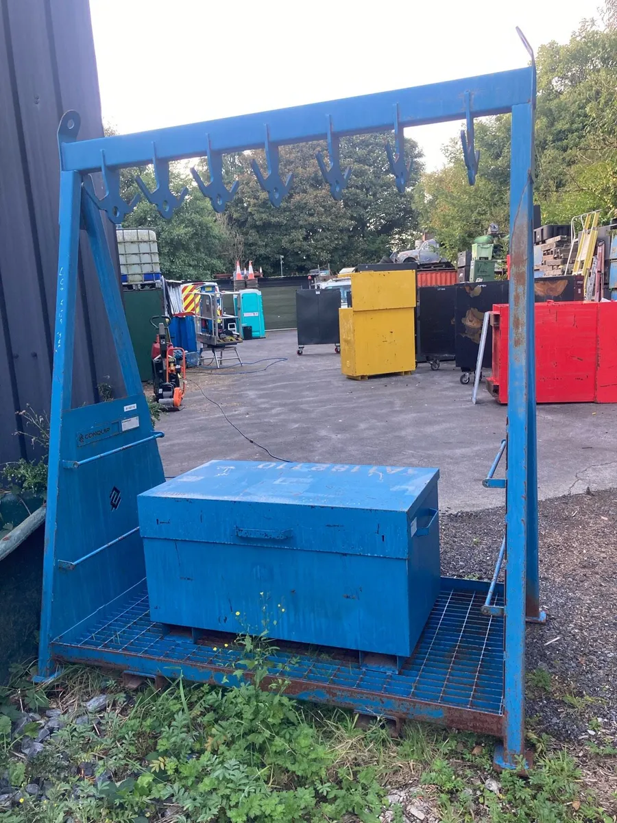 Chain Stillage and lock box - Image 1