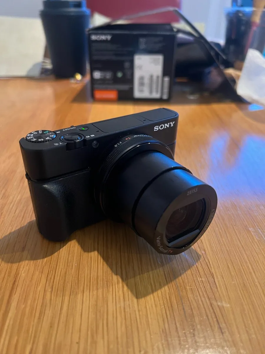 SONY CYBER-SHOT RX100 MARK III 20.1MP - Image 2