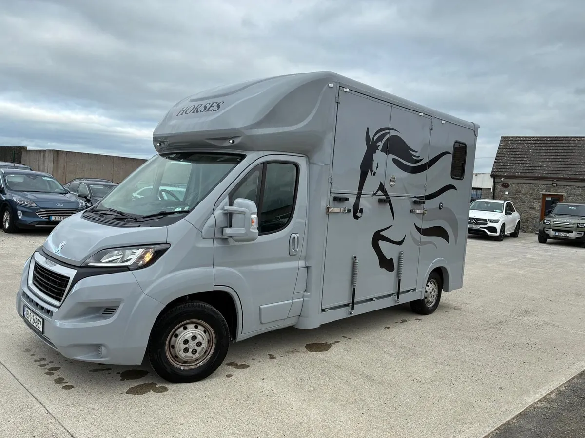 Two horse van - Image 3
