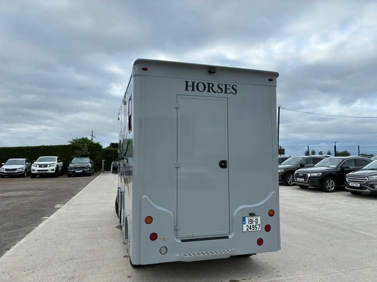 Two horse van - Image 4