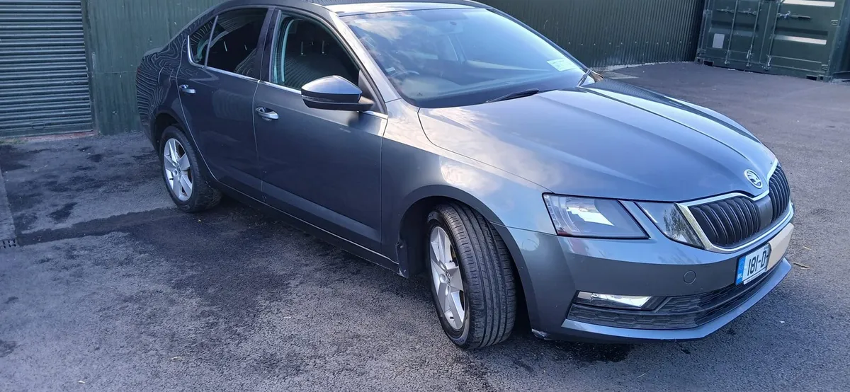 Car - Image 3