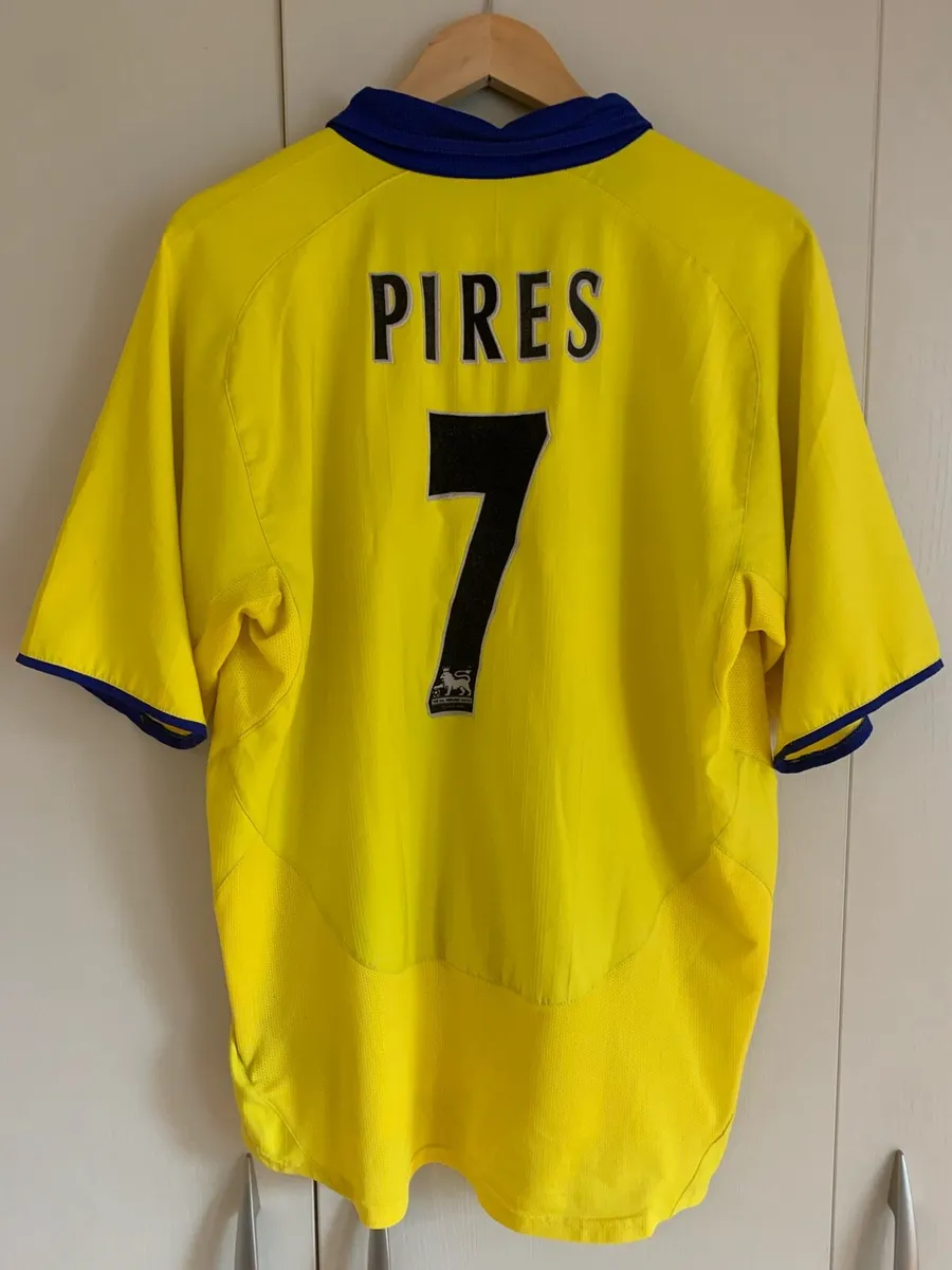 Vintage 2003/04 Arsenal Pires #7 Away Shirt - Image 2