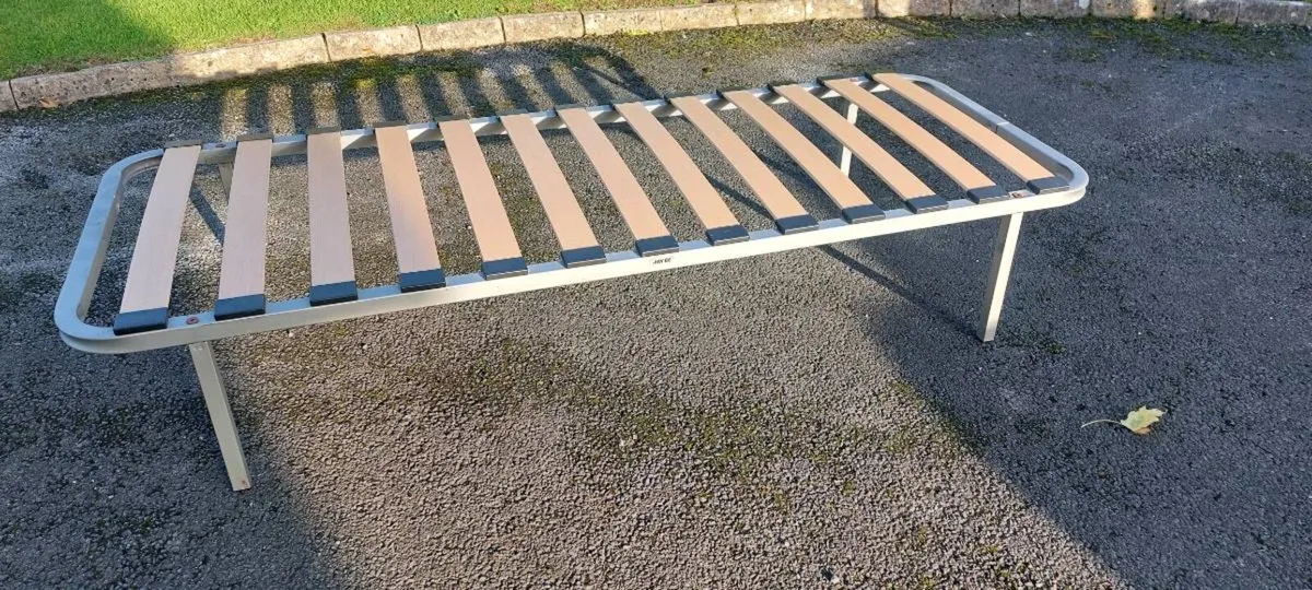 Small bed frame & mattress - Image 3