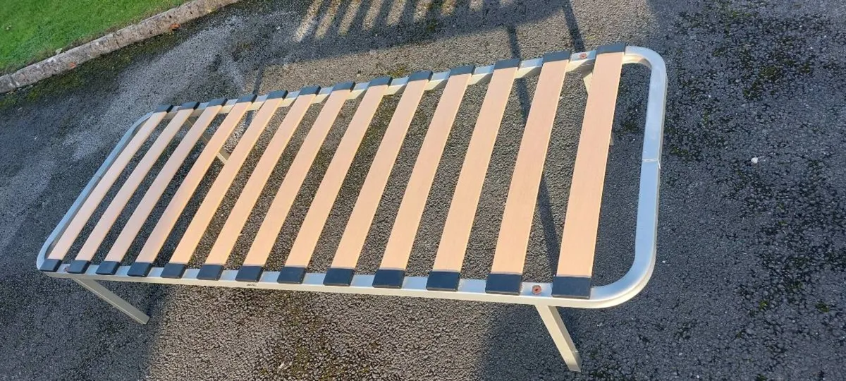 Small bed frame & mattress - Image 4