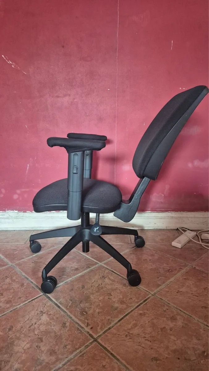 Comfortable Black Office Chair - Image 3