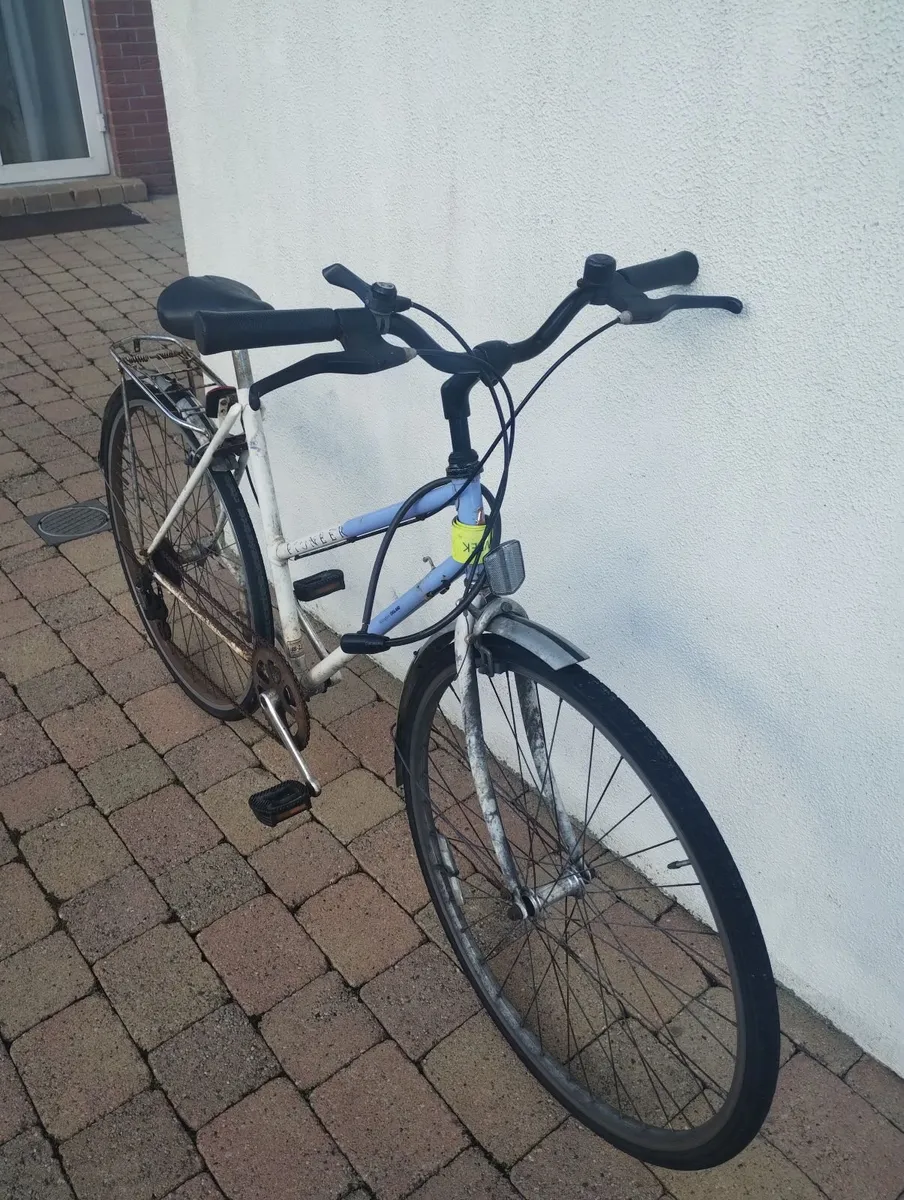 Woman's bike - Image 2