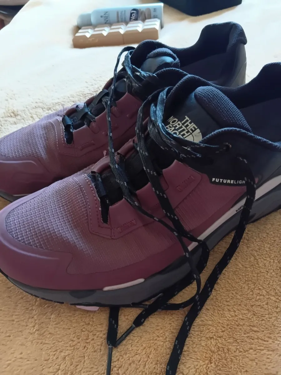 Ladies northface shoes - Image 1