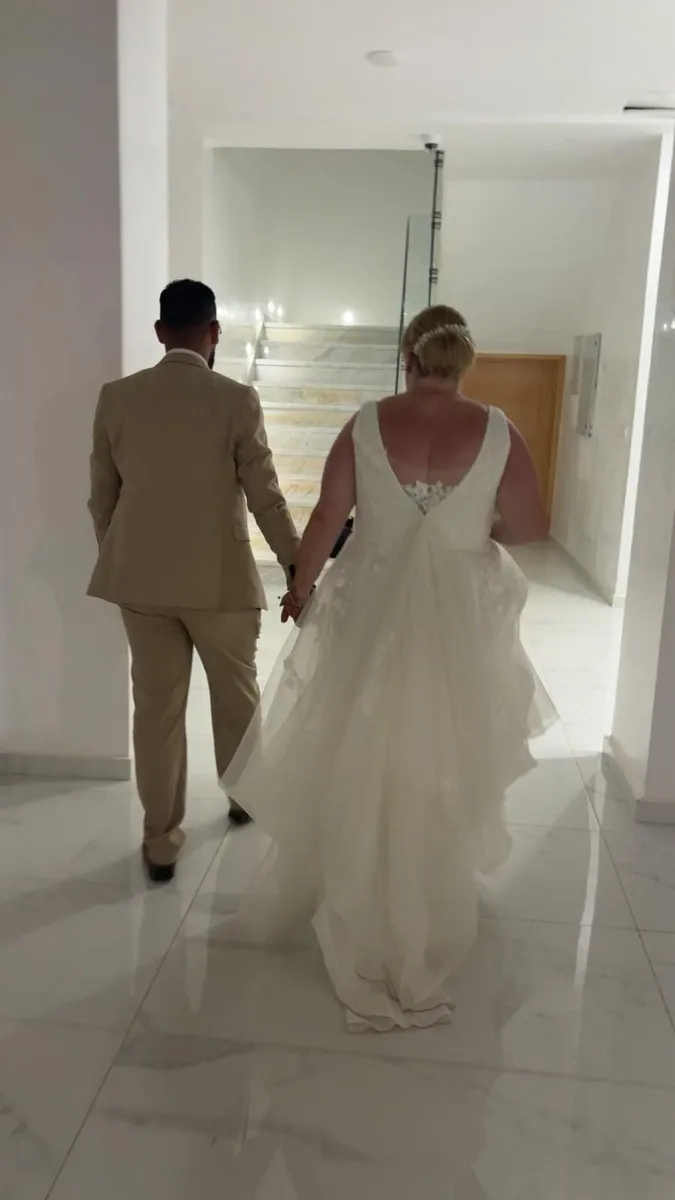 Wedding dress - Image 1