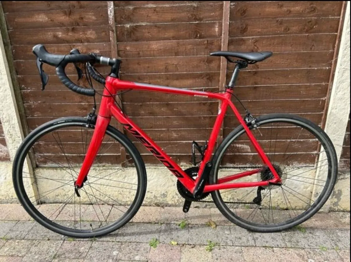 Merida Scultura 400 Road Bike - Image 1