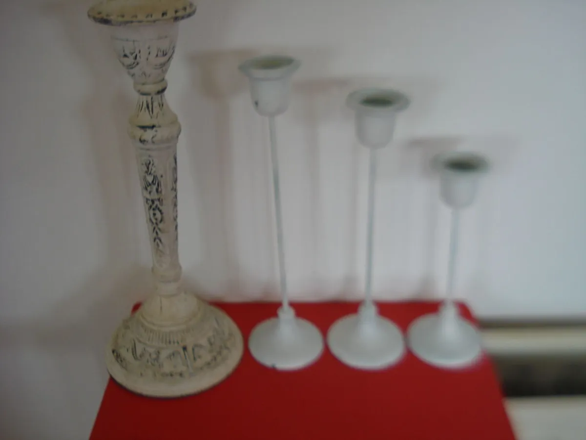 4 WHITE METAL CANDLE STICK HOLDERS. - Image 4