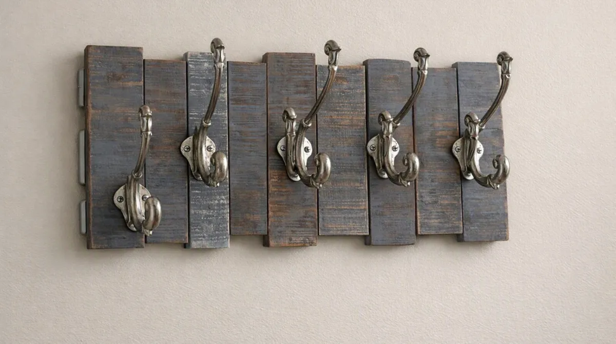 Rustic Mirror & Coat Rack – €35Bundle - Image 2