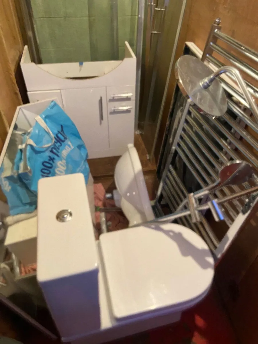 Bathroom Suite Set - Image 1