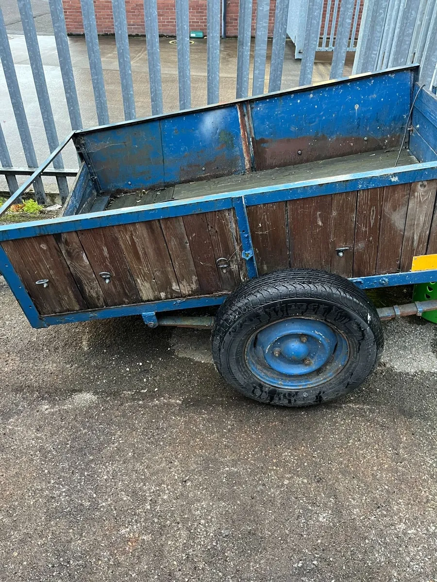 small trailer - Image 1