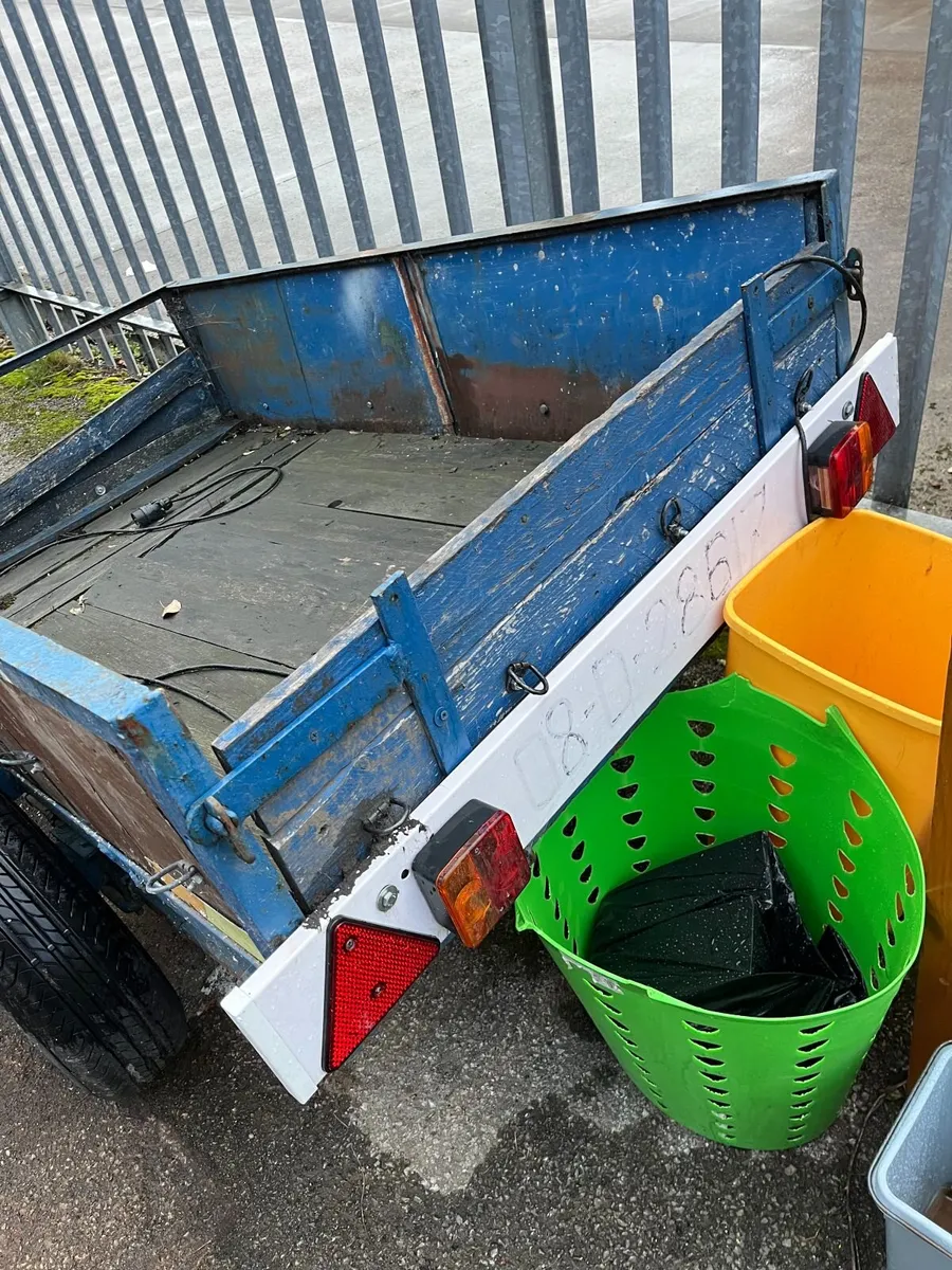 small trailer - Image 2