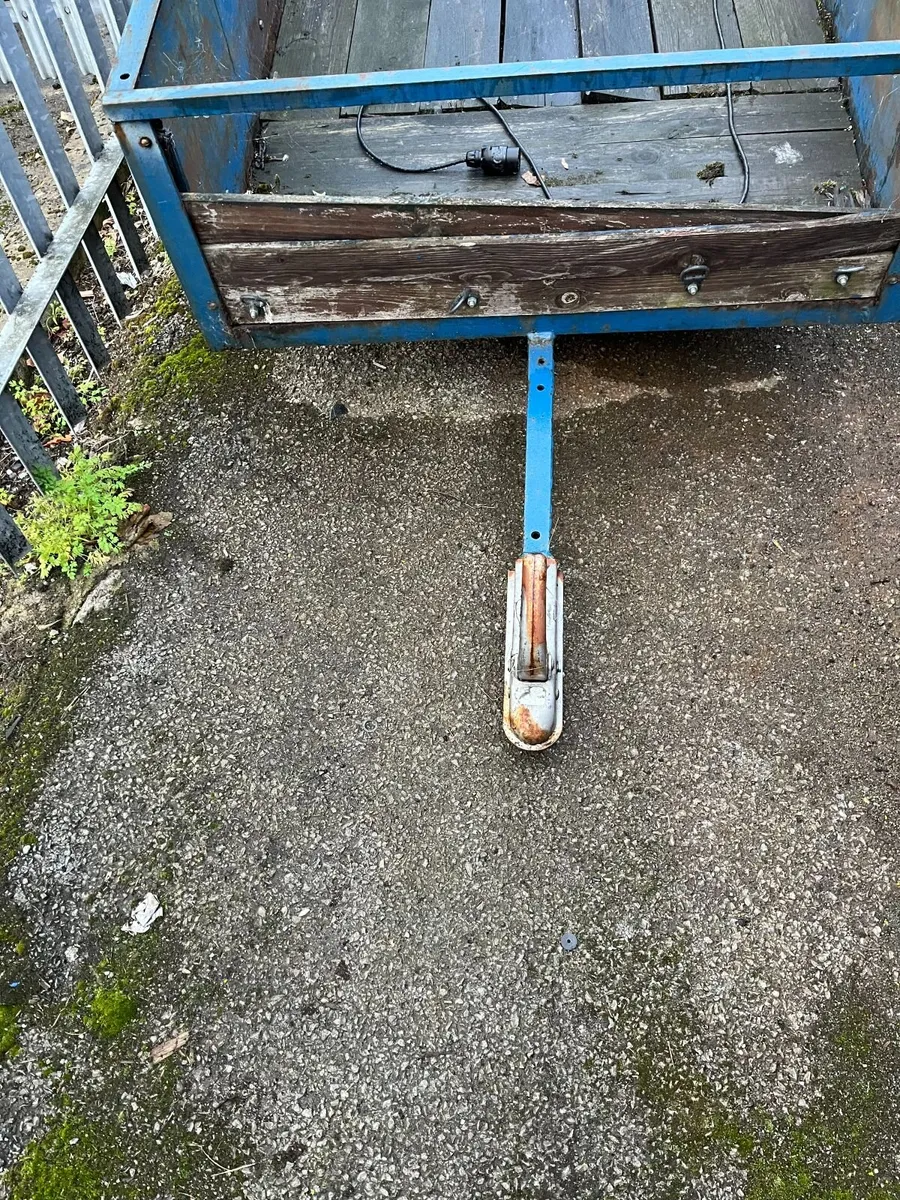 small trailer - Image 4