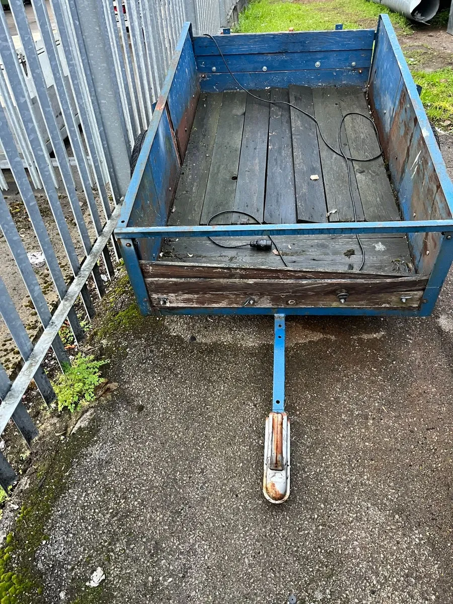 small trailer - Image 3