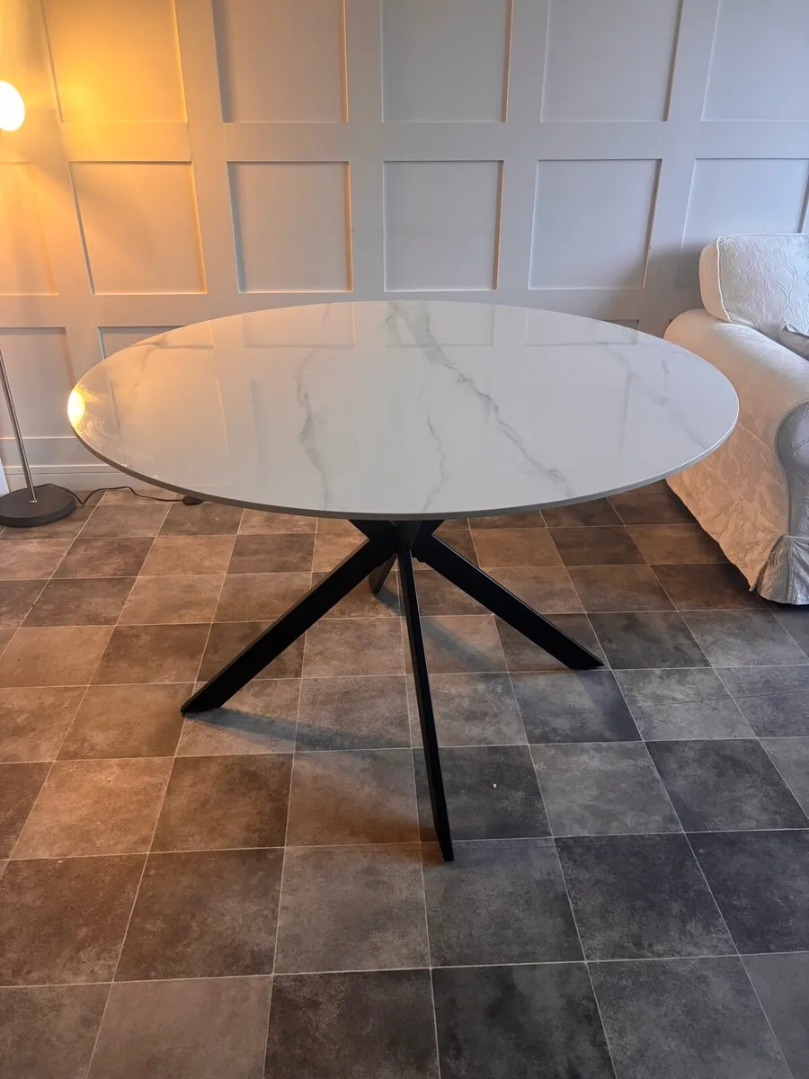 Modern Alex Round Dining Table for Sale - Image 1