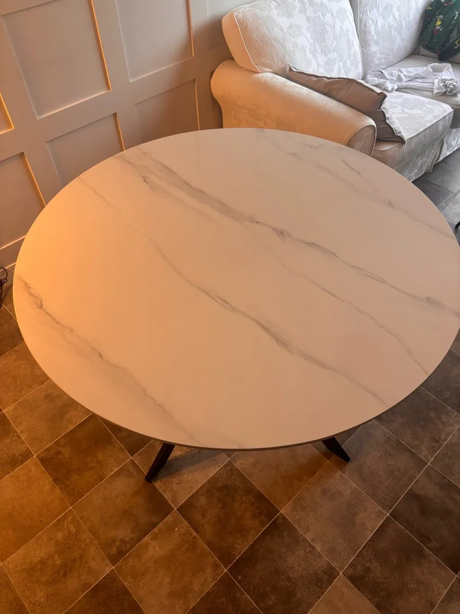 Modern Alex Round Dining Table for Sale - Image 2