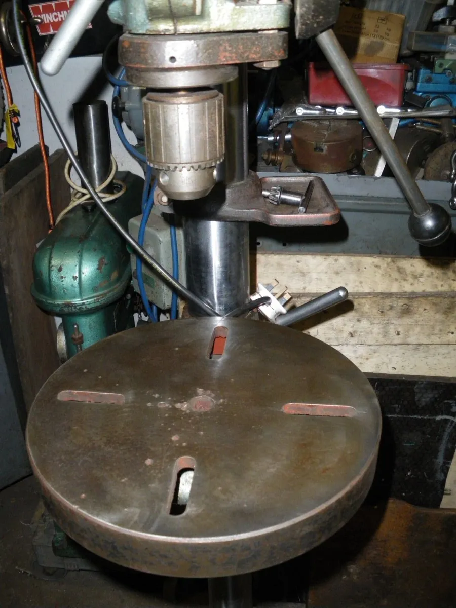Gear head Pillar drill 8 speeds 240 volts - Image 3