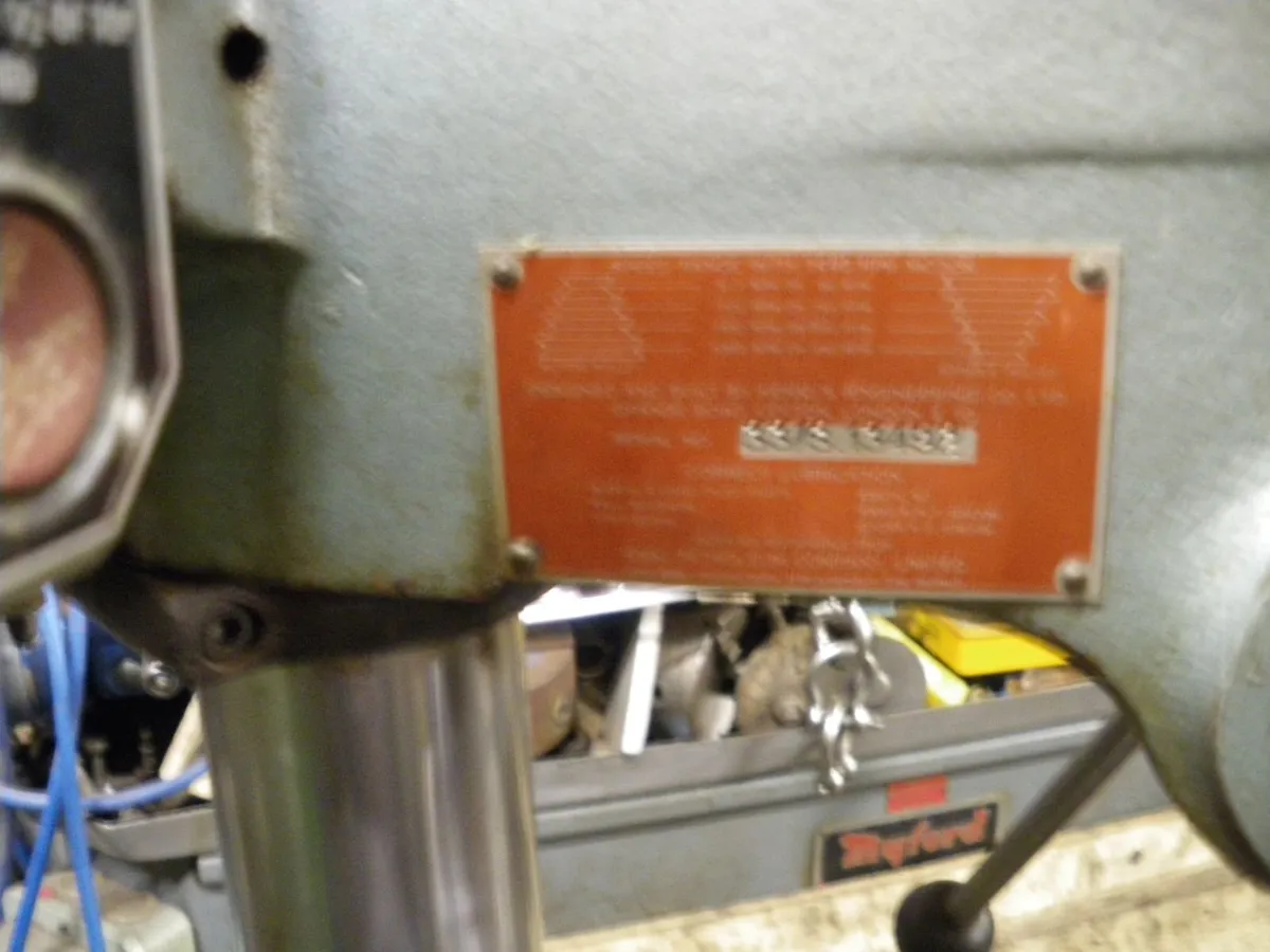 Gear head Pillar drill 8 speeds 240 volts - Image 4