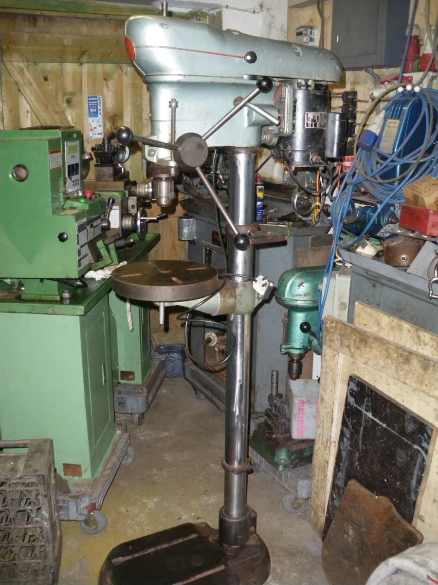 Gear head Pillar drill 8 speeds 240 volts - Image 1