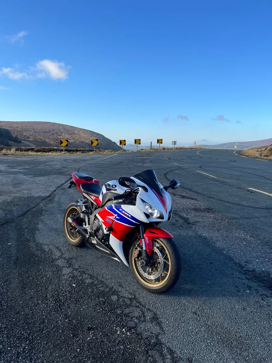 2014 Honda CBR1000RR Fireblade, 180hp, 21,000 km - Image 2
