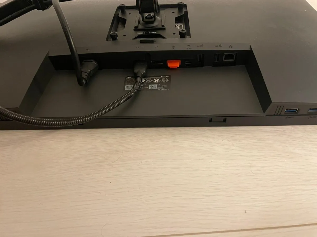 Dell Monitor 27’ USB-C P2722HE - Image 2