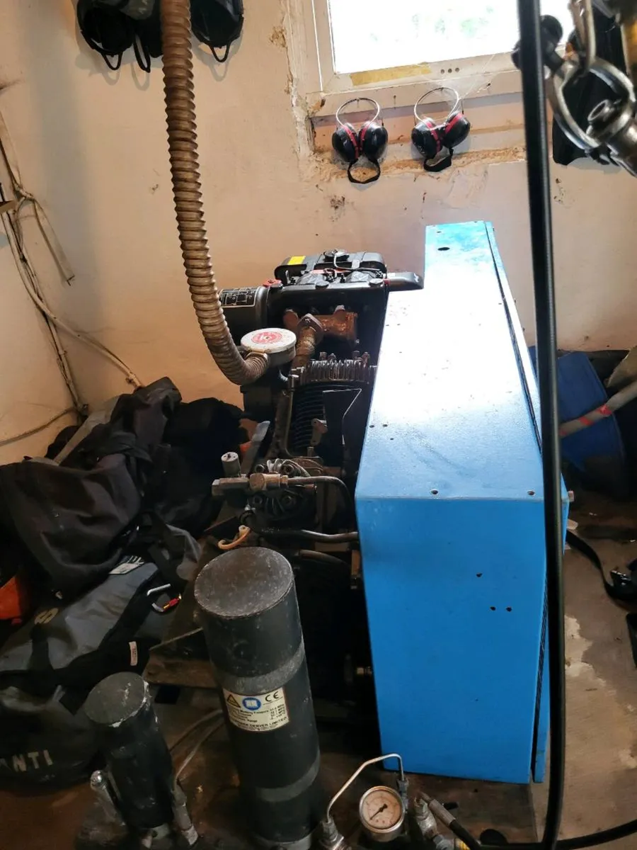 Diving air compressor - Image 2