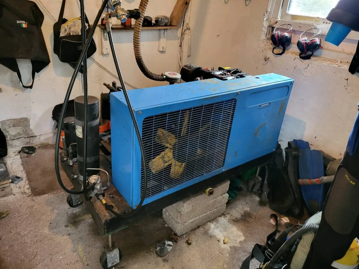 Diving air compressor - Image 1