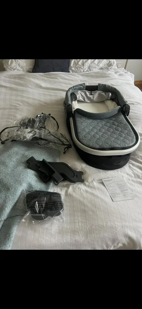 UppaBaby Vista bassinet - in Gregory - x2 - - Image 1
