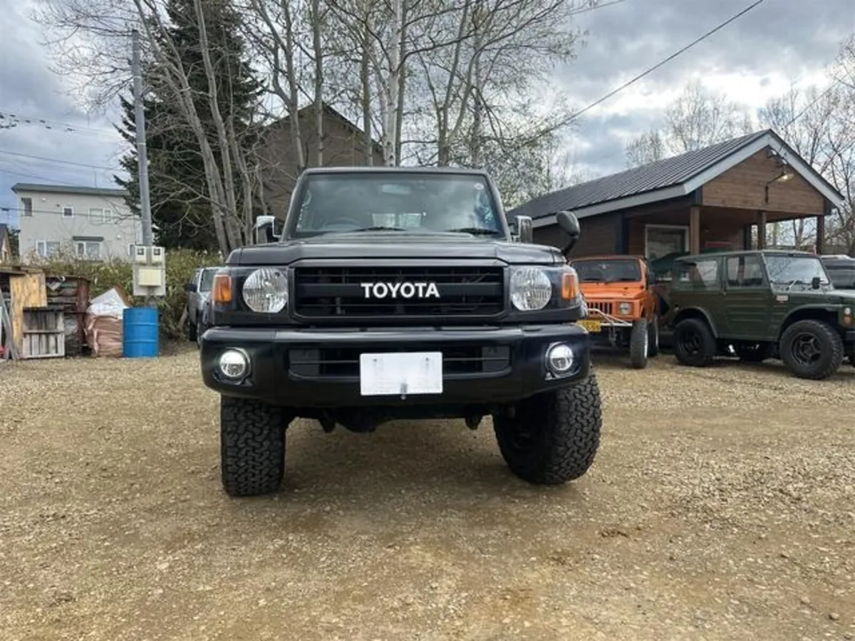 Toyota Landcruiser 70 Series 4.0 petrol Crewcab - Image 1