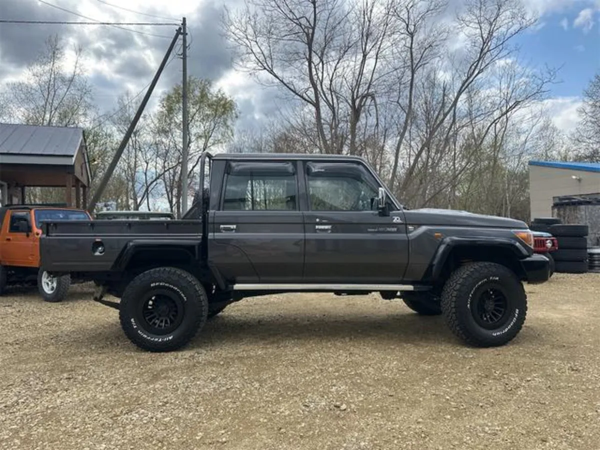 Toyota Landcruiser 70 Series 4.0 petrol Crewcab - Image 4