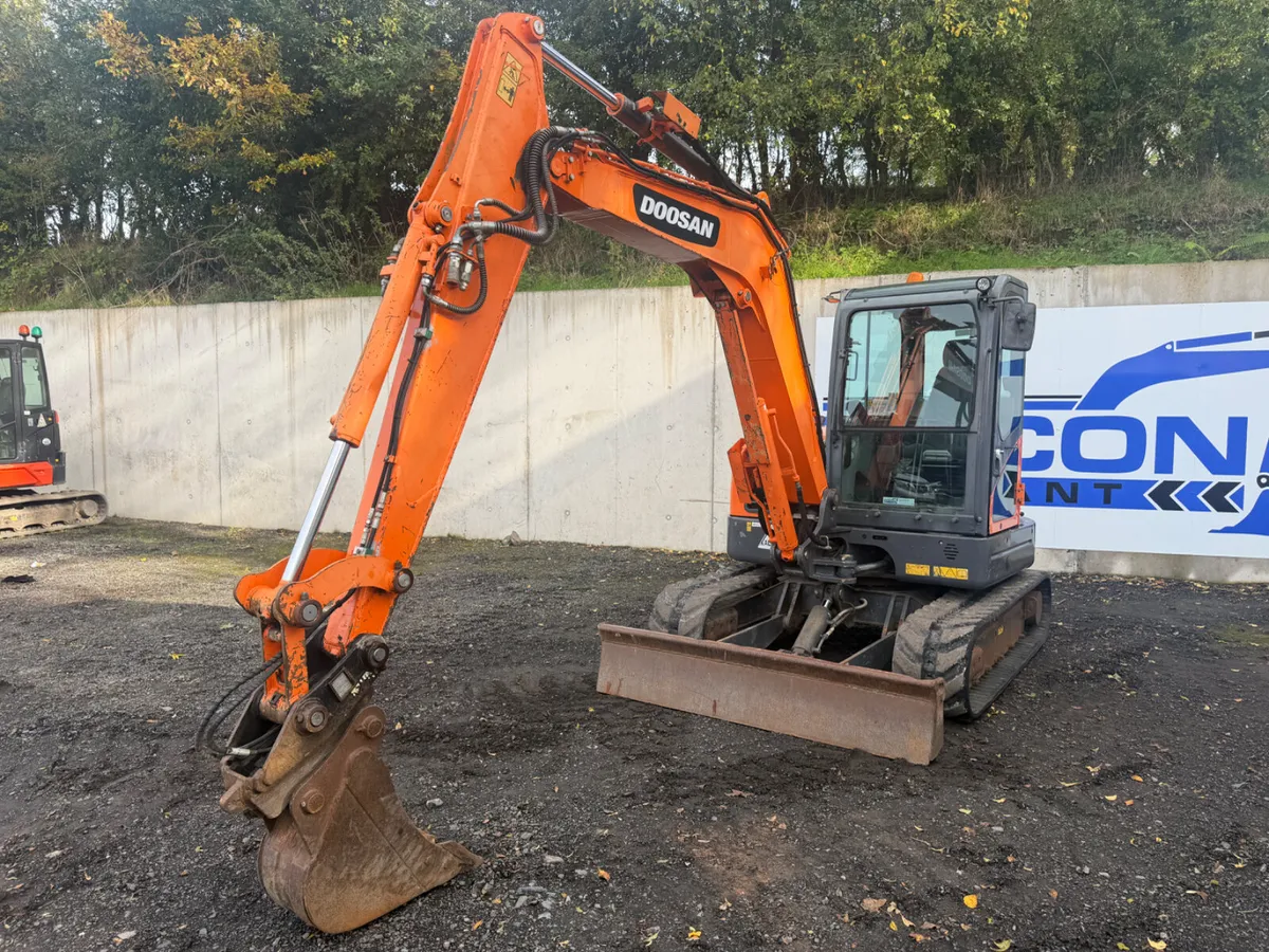 2015 DOOSAN DX63-3 - Image 2