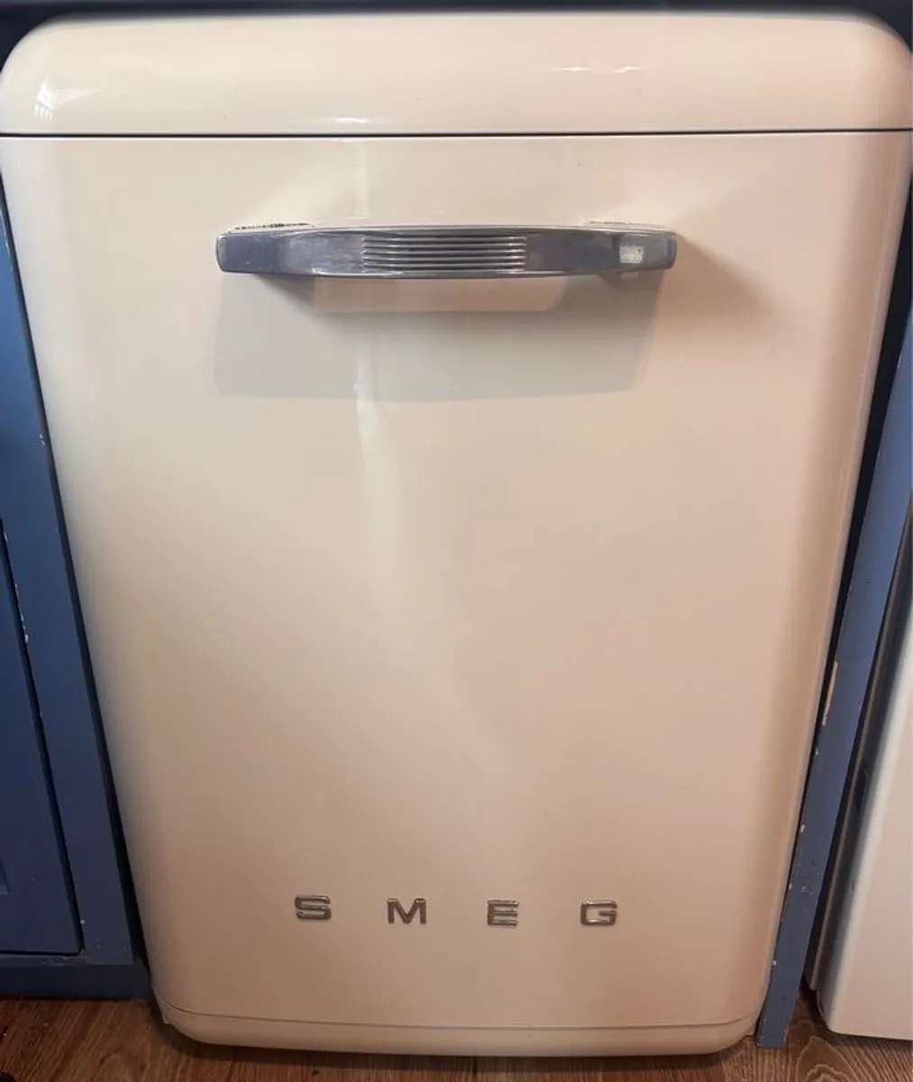 SMEG DFFABCR 50s Style Retro Cream Dishwasher - Image 1