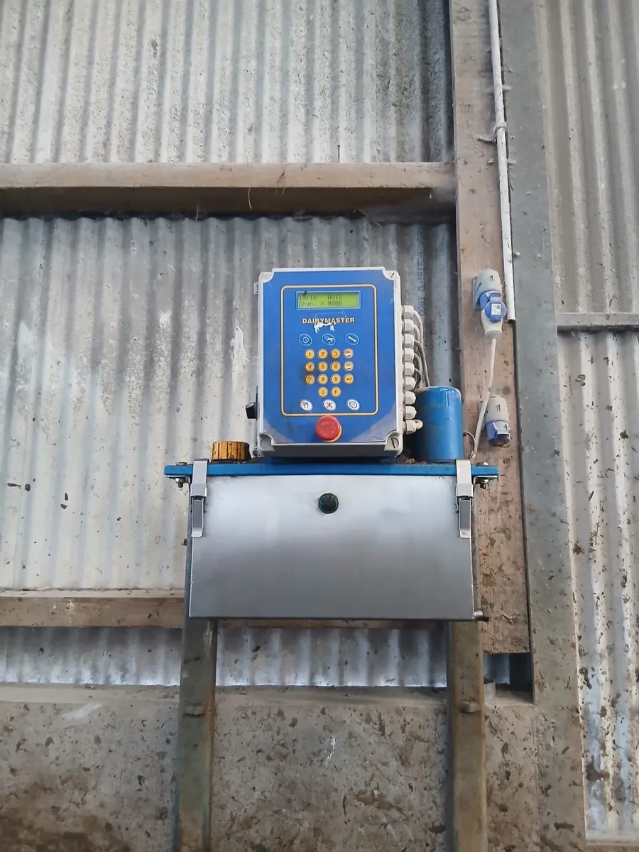 Dairy Master Automatic scrapers - Image 1
