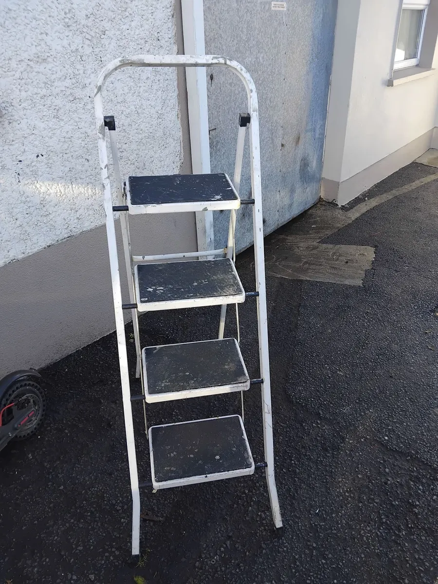 Hi step ladder working 100-percent priced - Image 3