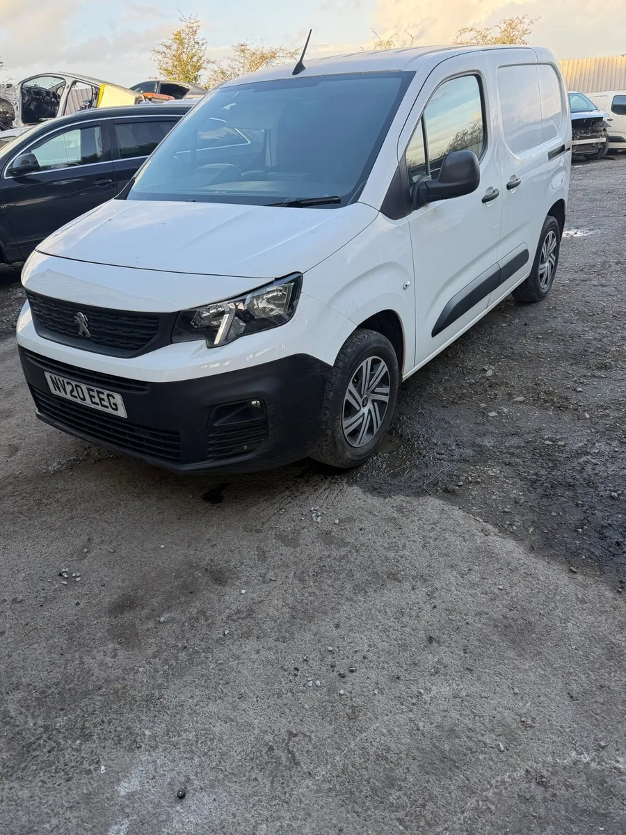 2021 Peugeot partner for breaking only 1.5 - Image 3