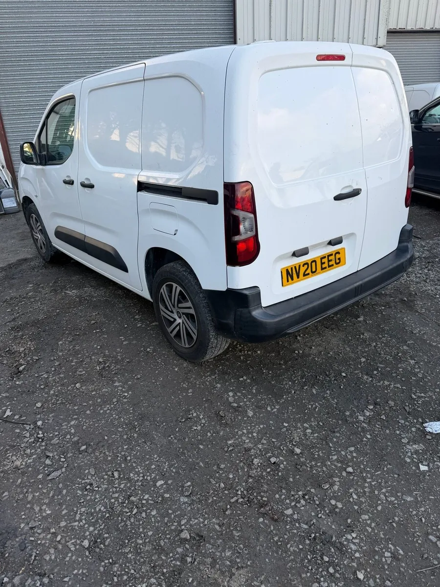 2021 Peugeot partner for breaking only 1.5 - Image 4
