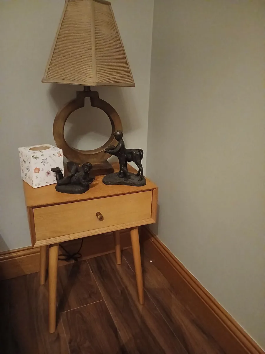 Bedside table Oak  New condition - Image 2