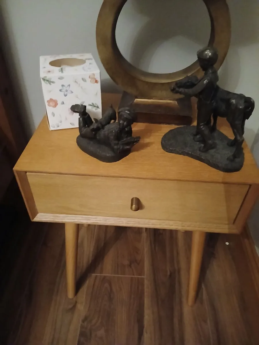Bedside table Oak  New condition - Image 3