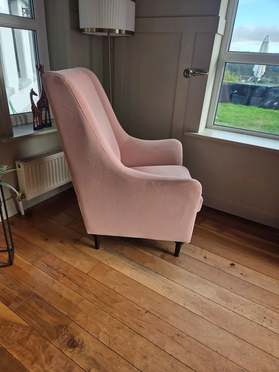High back winged chair - Image 3