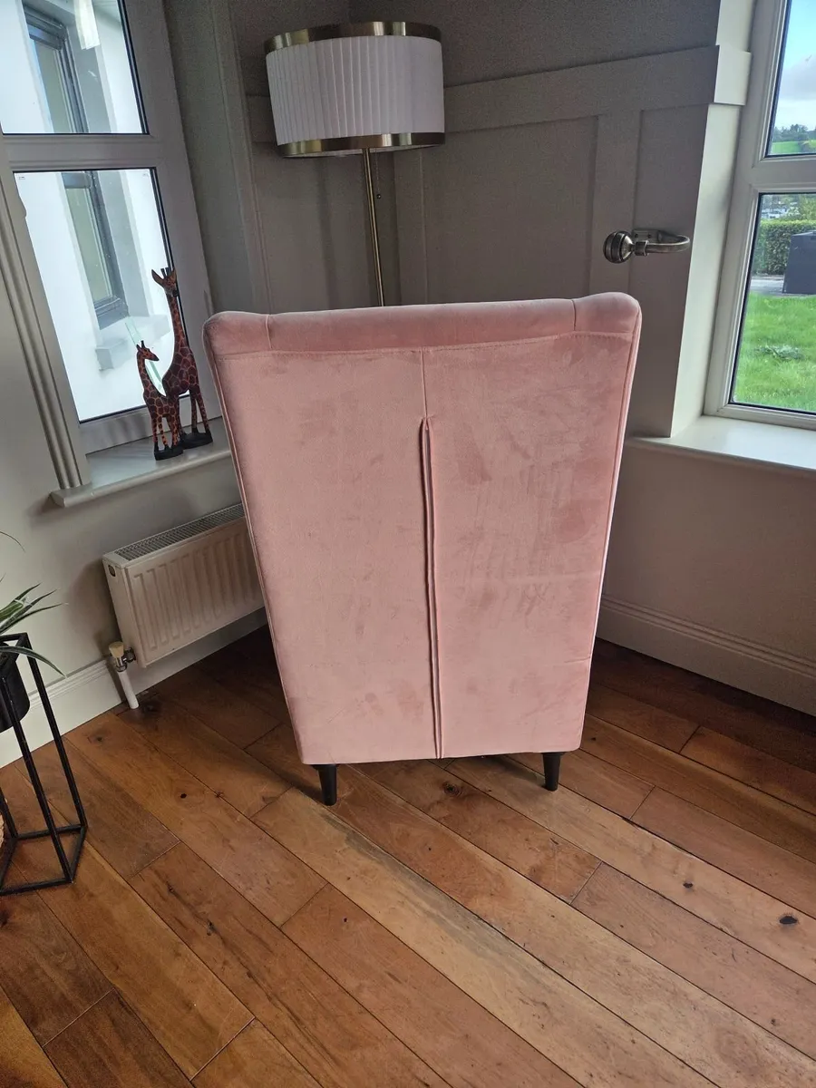 High back winged chair - Image 4